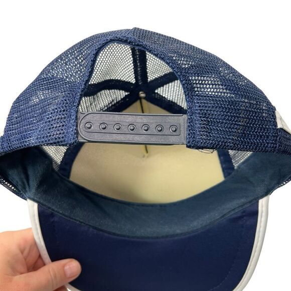 Vintage Québec Snapback Mesh Trucker Hat - Picture 13 of 15